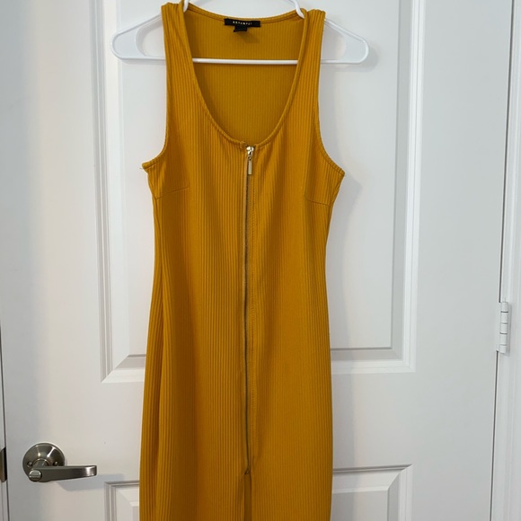 Dress - Picture 2 of 6